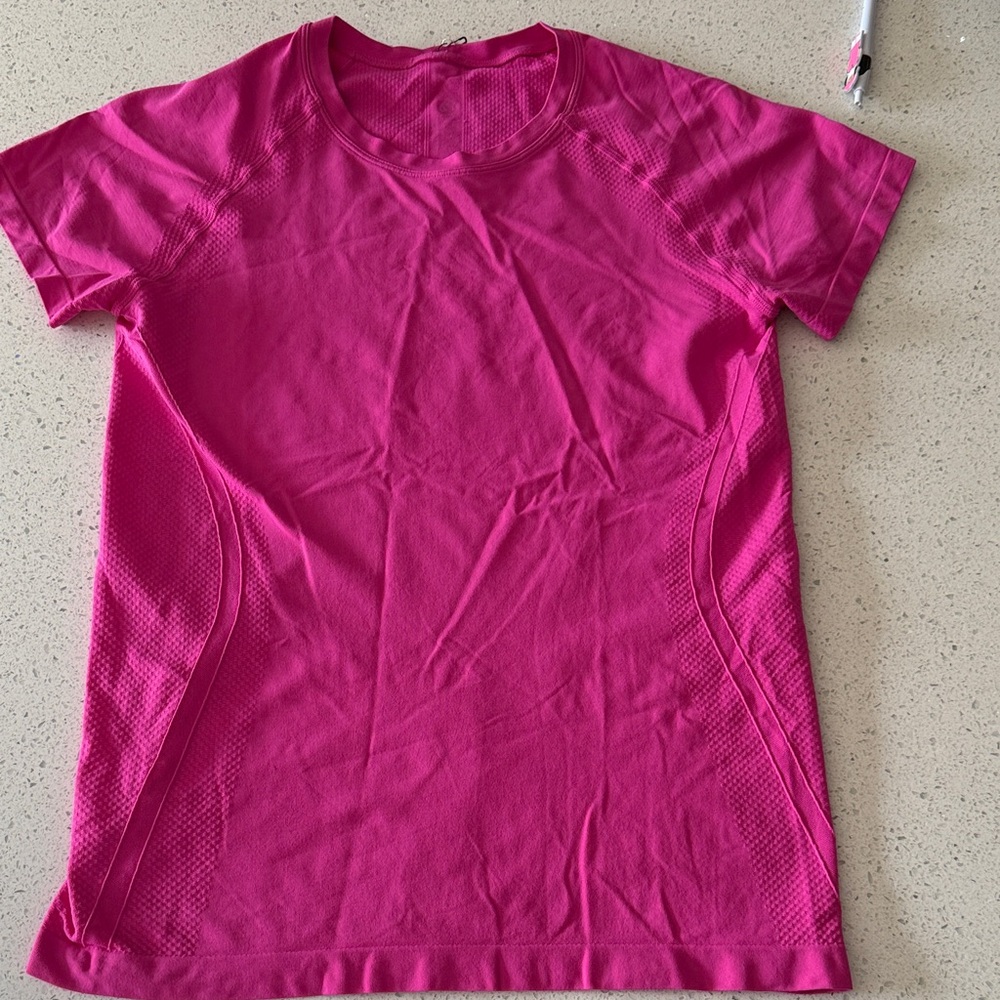 CRZ YOGA Women's Short-Sleeve Performance Tee in Fuchsia Pink
